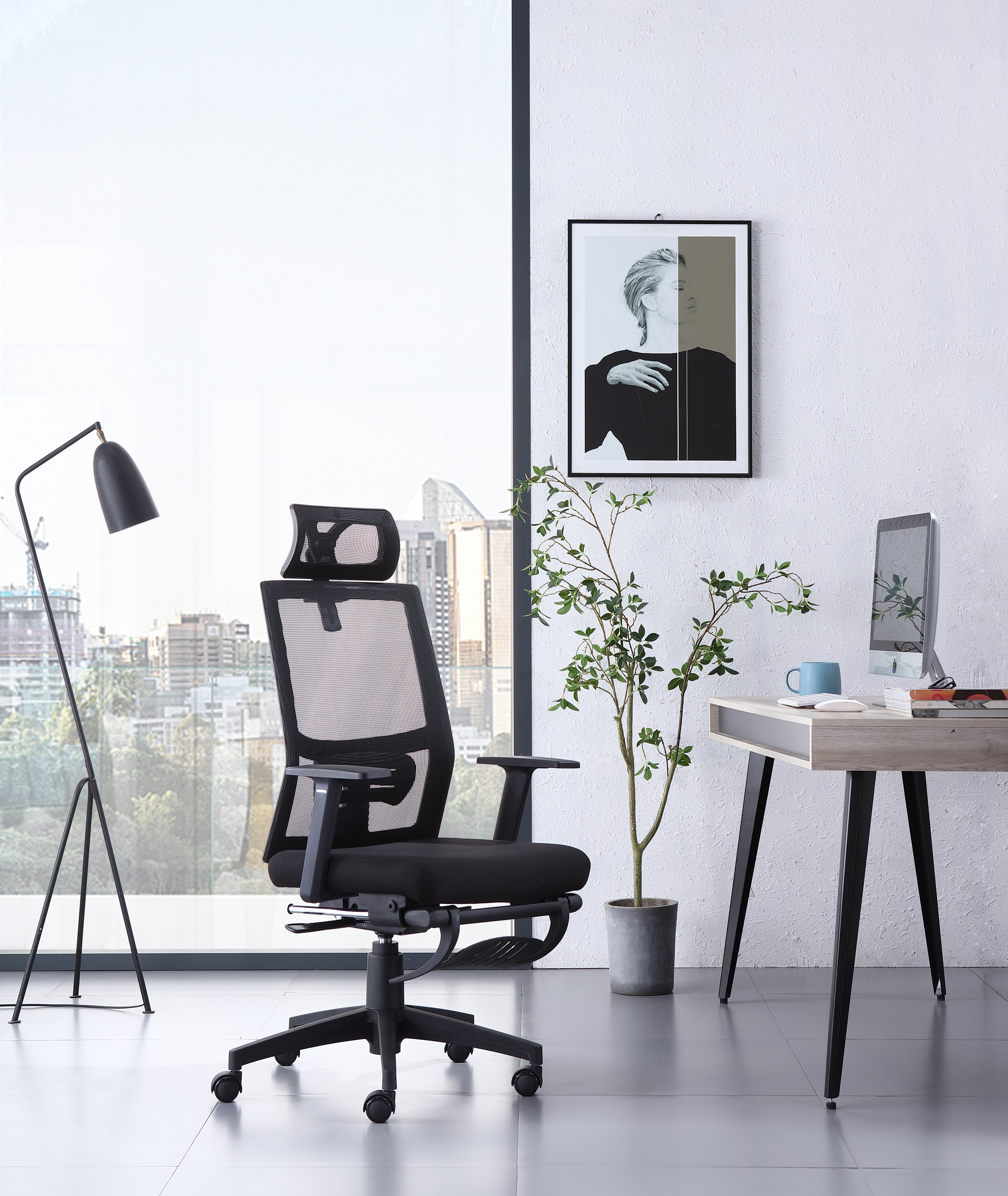 Nejlepší síťovaná kancelářská židle s vysokým opěradlem a opěrkou nohou